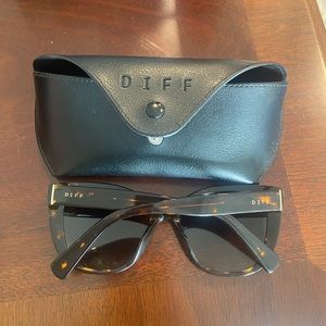 Oversized Tortoise Polarized Diff Sunglasses